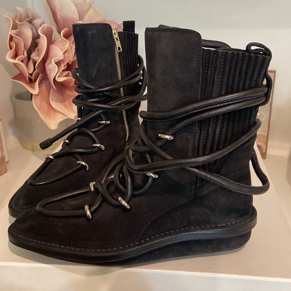 BALENCIAGA LEATHER ANKLE BOOT - Picture 3 of 11
